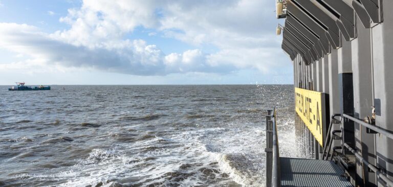 Fuel cell power for oil facility supply vessels