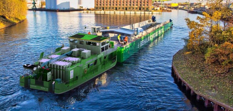 Emission-free Elektra pusher tug delivered