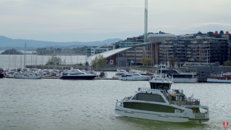 CASE STUDY: How did Oslo Fjord electrify its gas-powered passenger ferries with Danfoss’s standalone air-cooled alternating current drives? One of Norled’s electric Nessoden ferries cruises out of the port of Oslo.