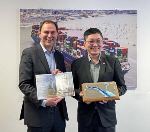 Ports of Southampton and Singapore explore green transportation cooperation