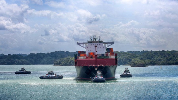Panama Canal Authority orders 10 hybrid-electric tractor tugboats The Panama Canal Authority orders 10 hybrid-electric tractor tugboats Three tugboats flank a container ship near the Panama Canal.