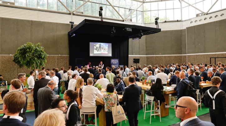 Electric & Hybrid Marine Expo Europe opens next week! A large crowd gathers around the stage at Electric & Hybrid Marine Expo Europe 2023.