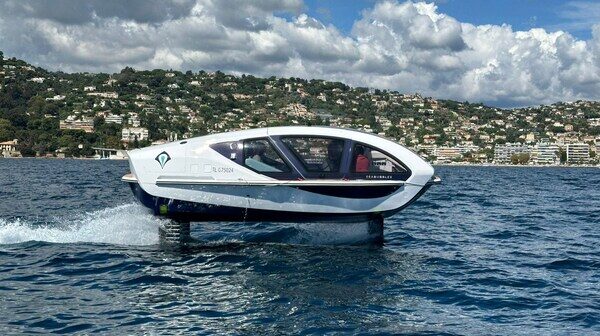 SeaBubbles launches updated flying boat  SeaBubbles launches updated flying boat .