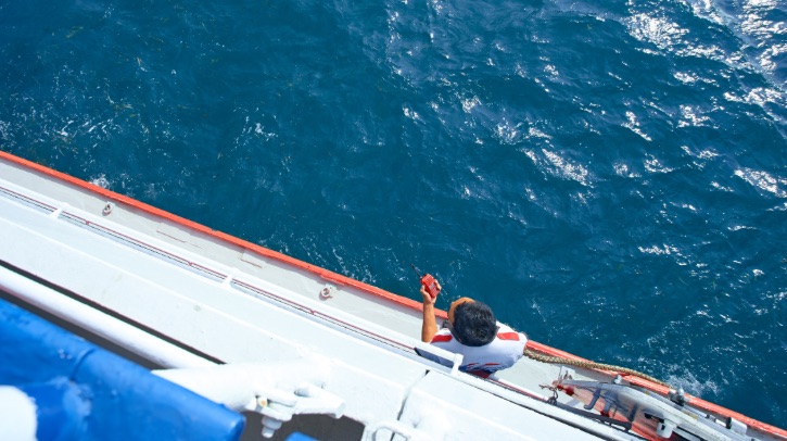 Vard to build five diesel-electric walk-to-work vessels Vard, the Norwegian subsidiary of the Fincantieri Group, has signed a new contract for the design and construction of five walk-to-work vessels for over €200m (US$210m).