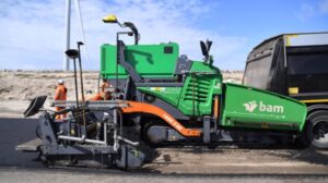 VIDEO: Port of Rotterdam equips construction site with charging station for electric equipment