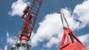 Associated Terminals deploys Liebherr all-electric transshipment cranes on Mississippi River