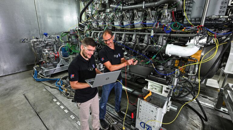 Rolls-Royce successfully tests first pure methanol marine engine.